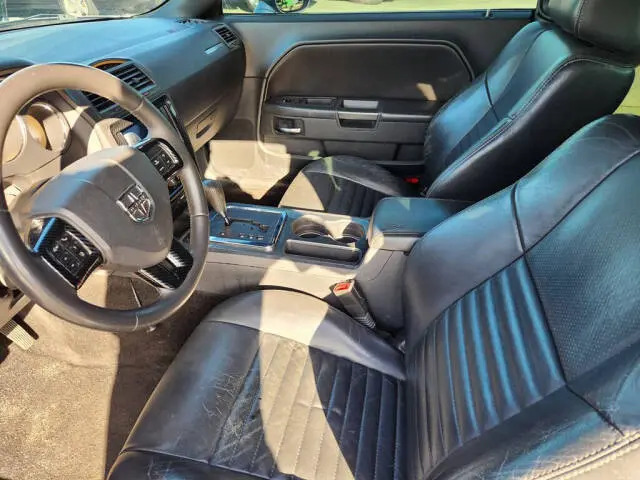 2014 Dodge Challenger SXT photo 5