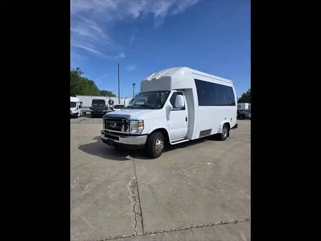 2014 Ford E-Series SRW E-350 Super Duty 138 in WB's photo