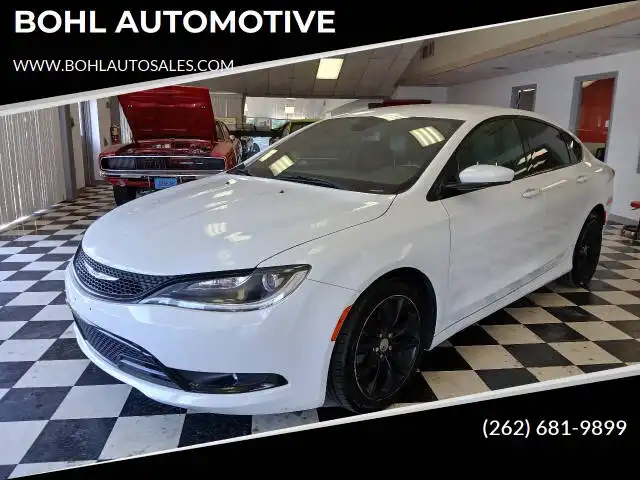 2016 Chrysler 200 S's photo