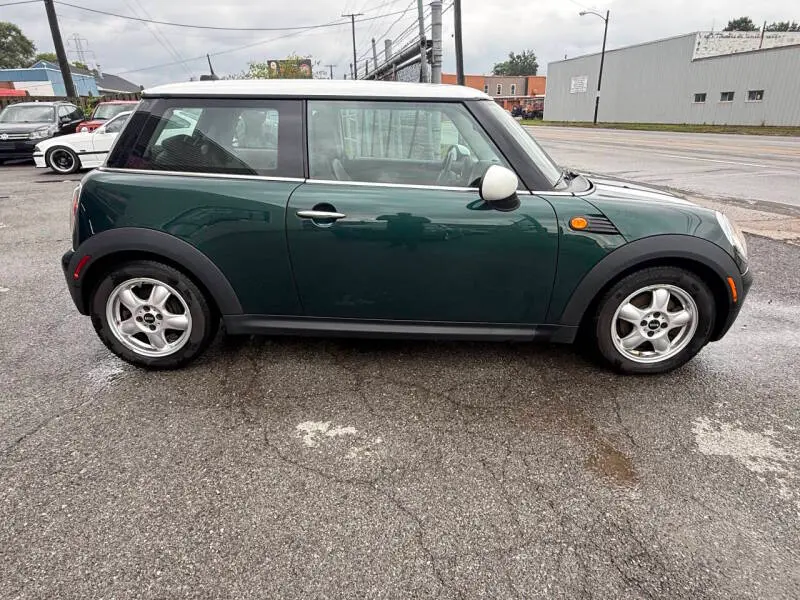 2010 MINI Cooper Base photo 4
