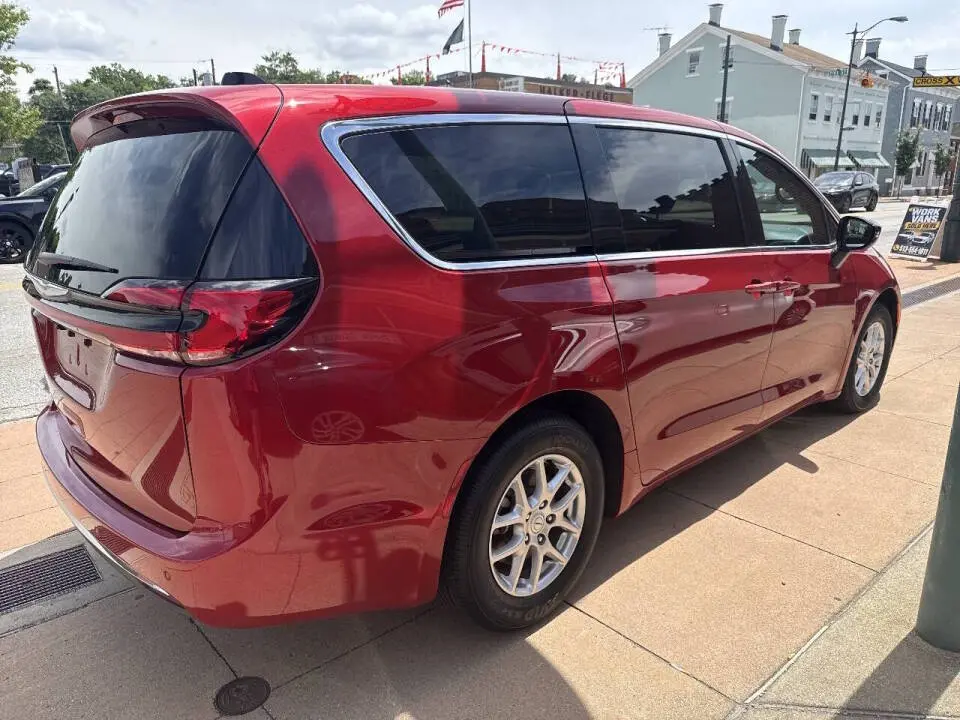 2026 Chrysler Pacifica Select photo 4