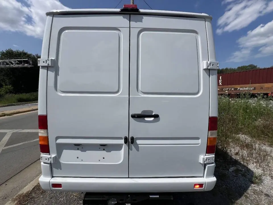2004 Dodge Sprinter 2500 140" W.B. photo 4