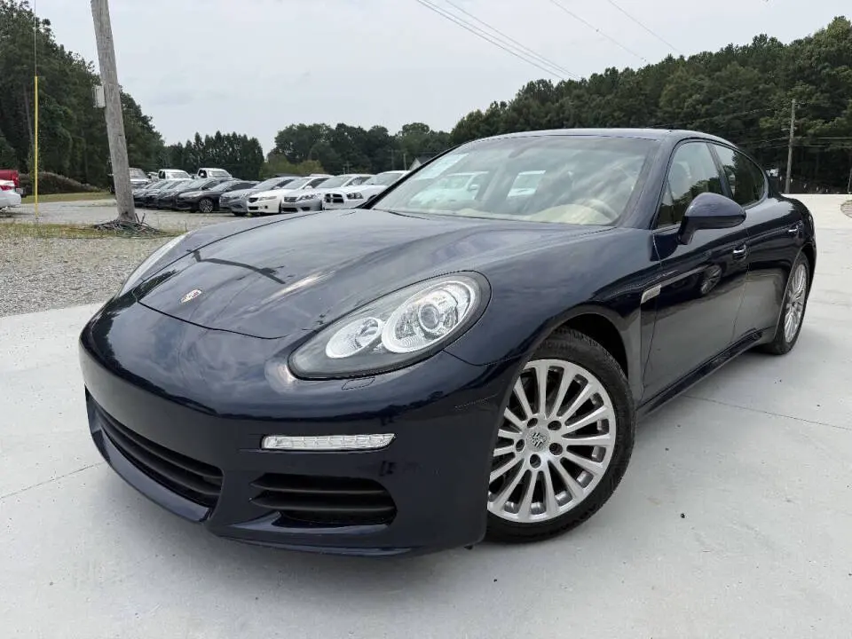 2015 Porsche Panamera 4 photo 3