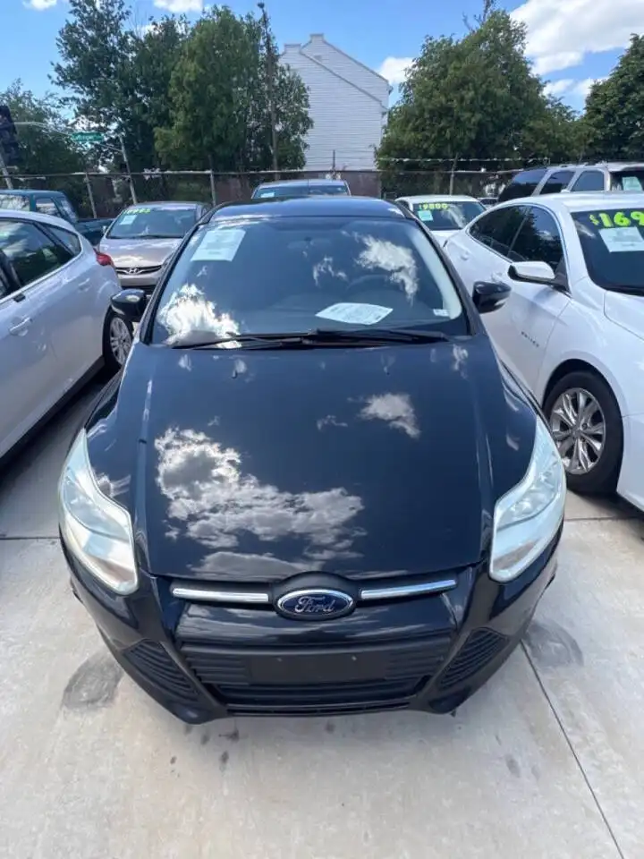 2013 Ford Focus Sedan SE's photo