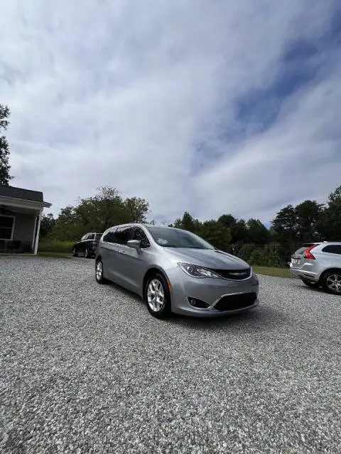 2018 Chrysler Pacifica Touring Plus photo 1