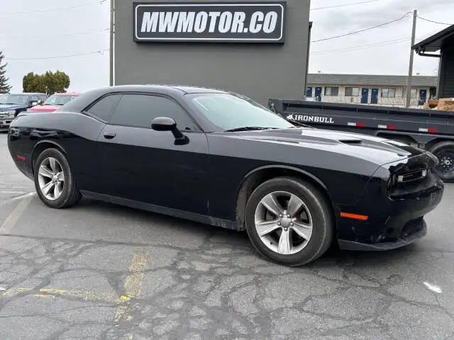 2019 Dodge Challenger SXT Auto's photo