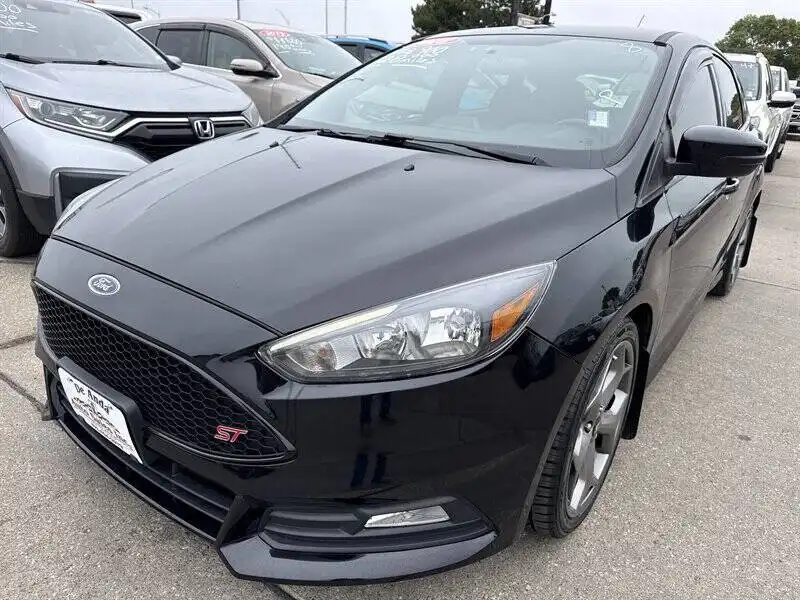 2018 Ford Focus ST Hatchback's photo