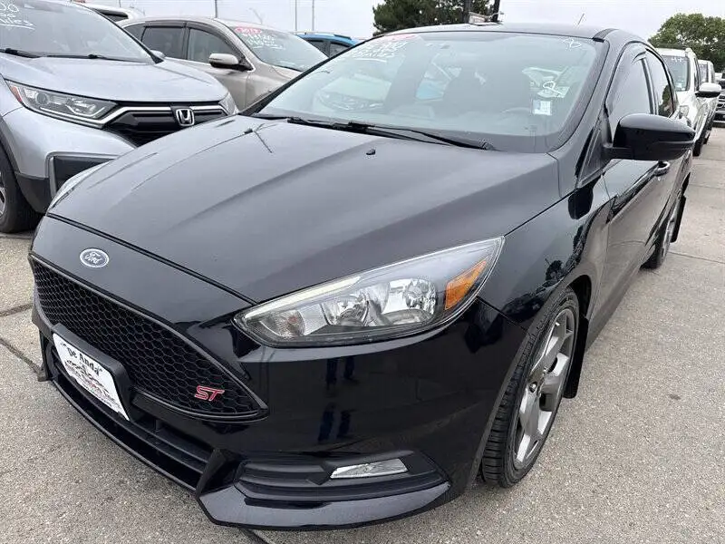 2018 Ford Focus ST Hatchback's photo