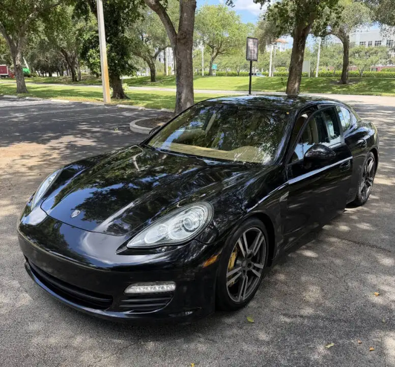 2012 Porsche Panamera 4 photo 1