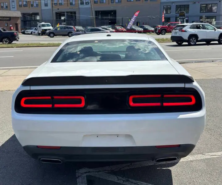 2019 Dodge Challenger SXT Auto photo 3