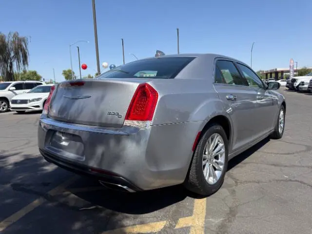 2016 Chrysler 300 C photo 3