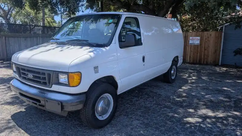 2004 Ford E-Series E-350 Super Duty's photo