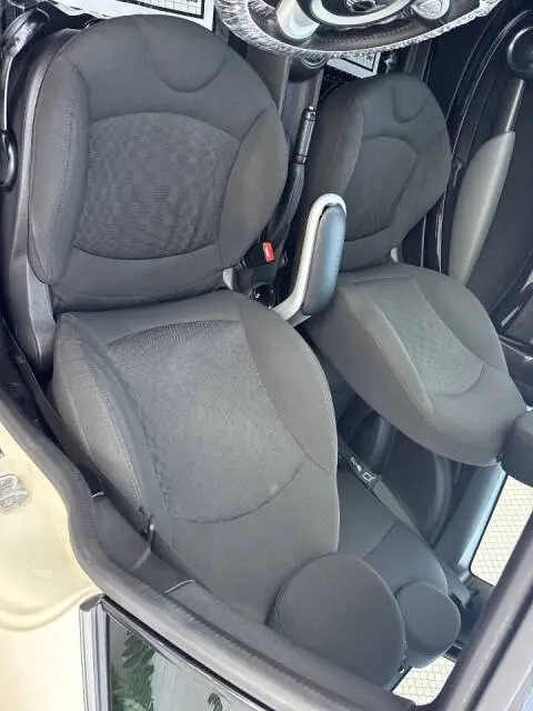 2010 MINI Cooper S photo 4