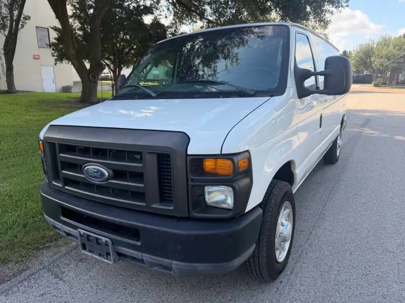 2011 Ford E-Series E-150 Van photo 1