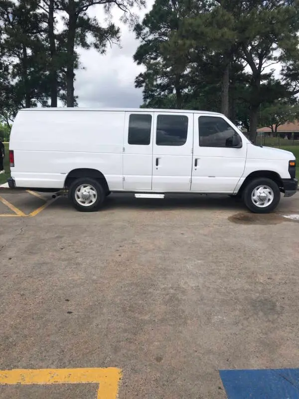 2011 Ford E-Series E-350 Super Duty Extended photo 5
