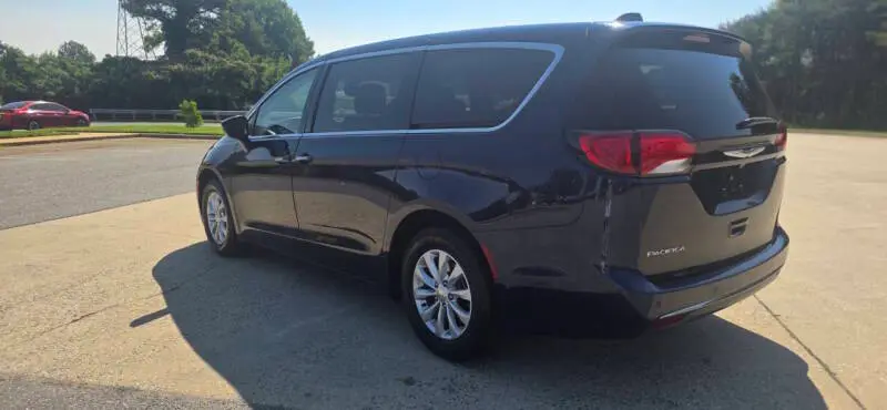 2019 Chrysler Pacifica Touring Plus photo 3