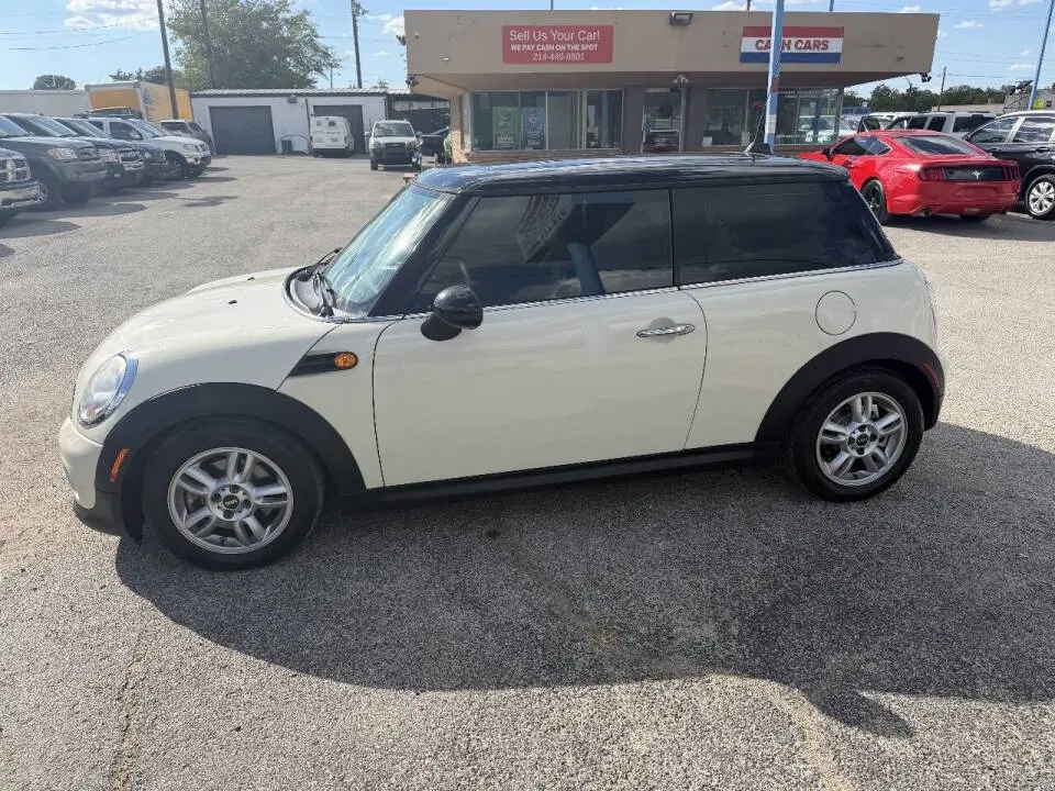 2013 MINI Cooper Base photo 4