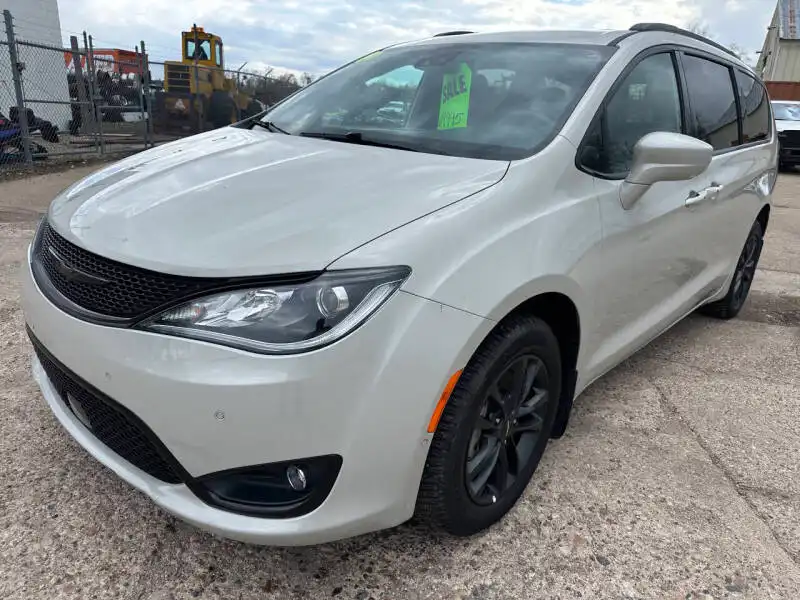 2020 Chrysler Pacifica 3.6 AWD LAUNCH EDITION AUTO 4WD's photo