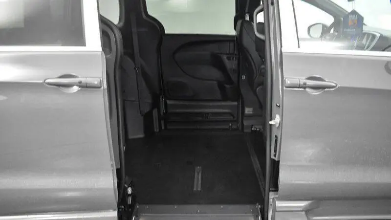 2025 Chrysler Pacifica Select photo 4