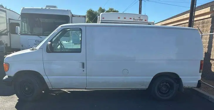 1993 Ford E-Series E-150 photo 3
