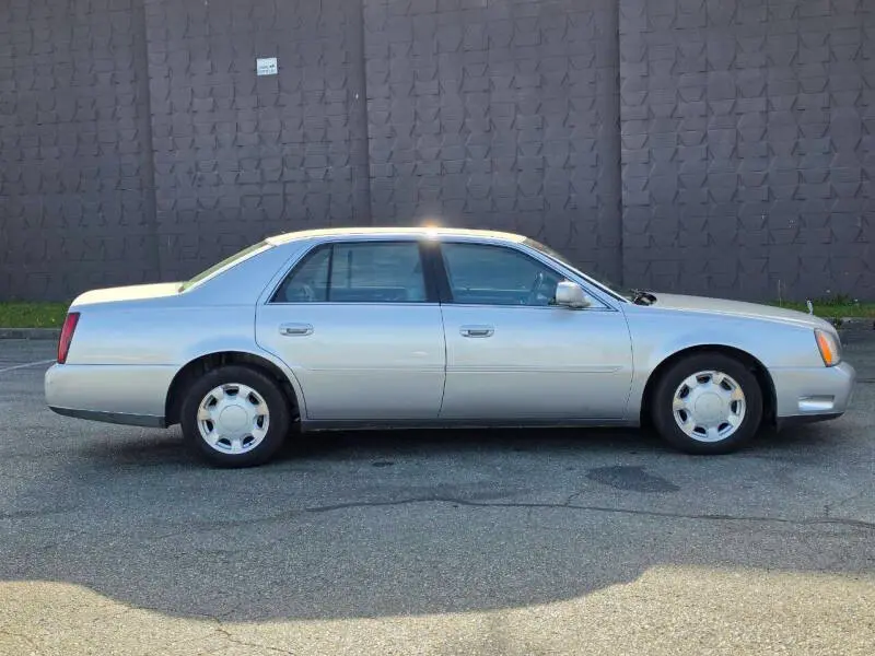 2000 Cadillac DeVille Base photo 4
