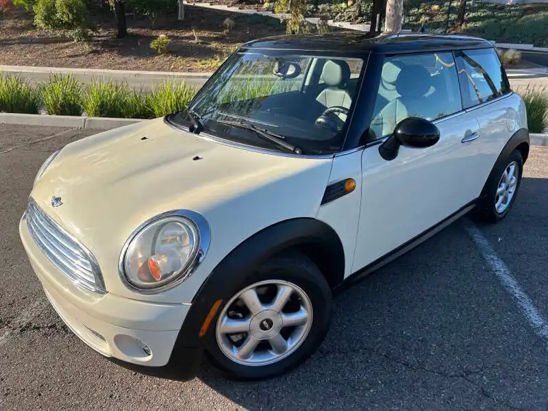2010 MINI Cooper Base's photo