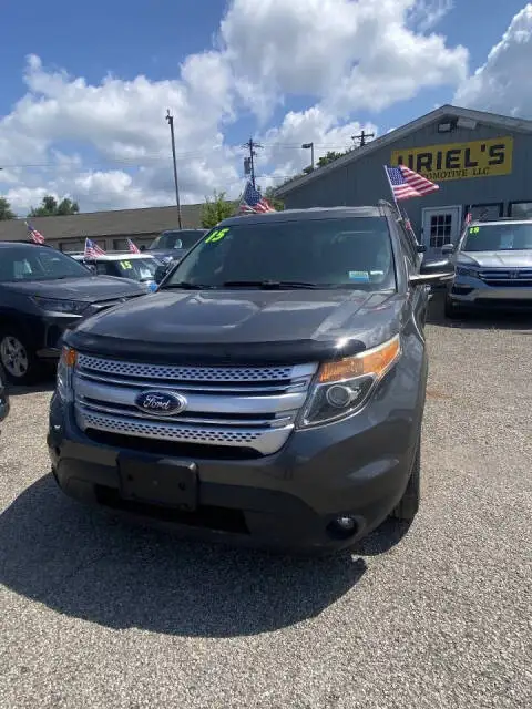 2015 Ford Explorer XLT photo 1