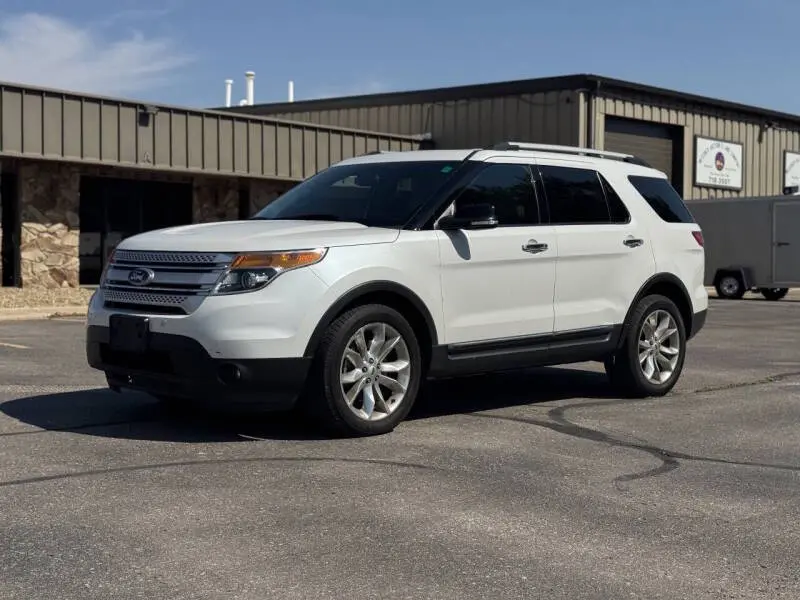 2015 Ford Explorer XLT 4x4 photo 4
