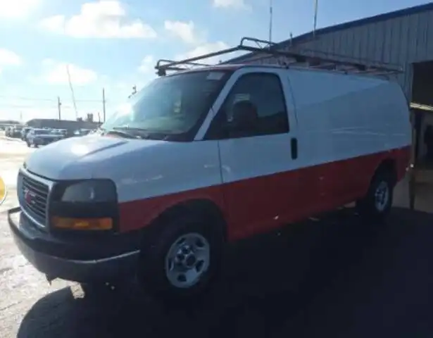 2015 GMC Savana 2500 Cargo Van's photo