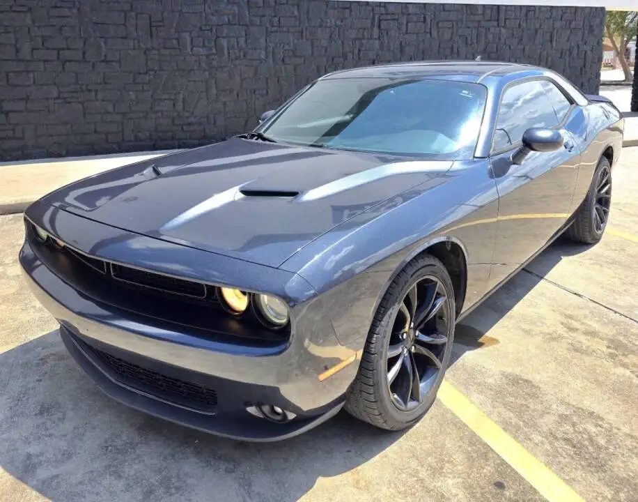 2016 Dodge Challenger SXT photo 1