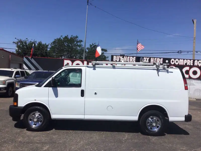 2017 Chevrolet Express Work Van HD 2500 photo 1