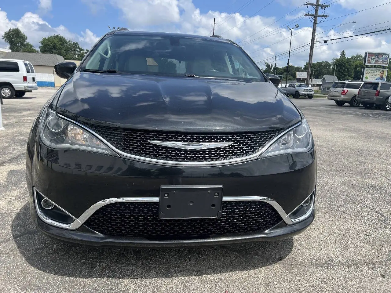 2017 Chrysler Pacifica Touring-L Plus photo 4