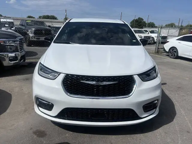 2025 Chrysler Pacifica Select photo 1