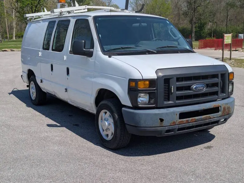 2013 Ford E-Series E-150 Van photo 3