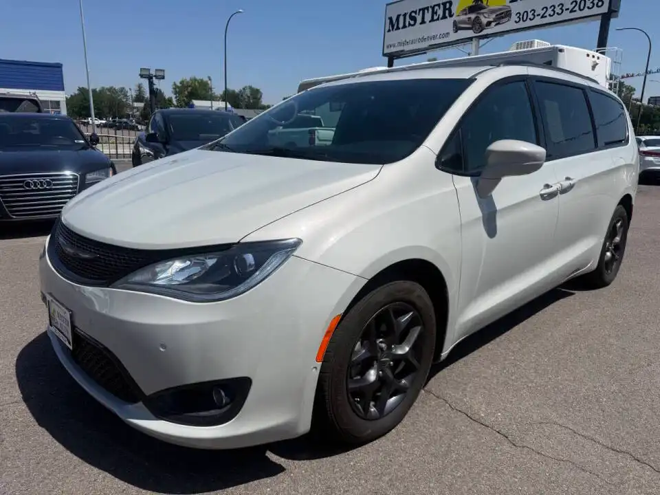 2020 Chrysler Pacifica Touring L Plus's photo