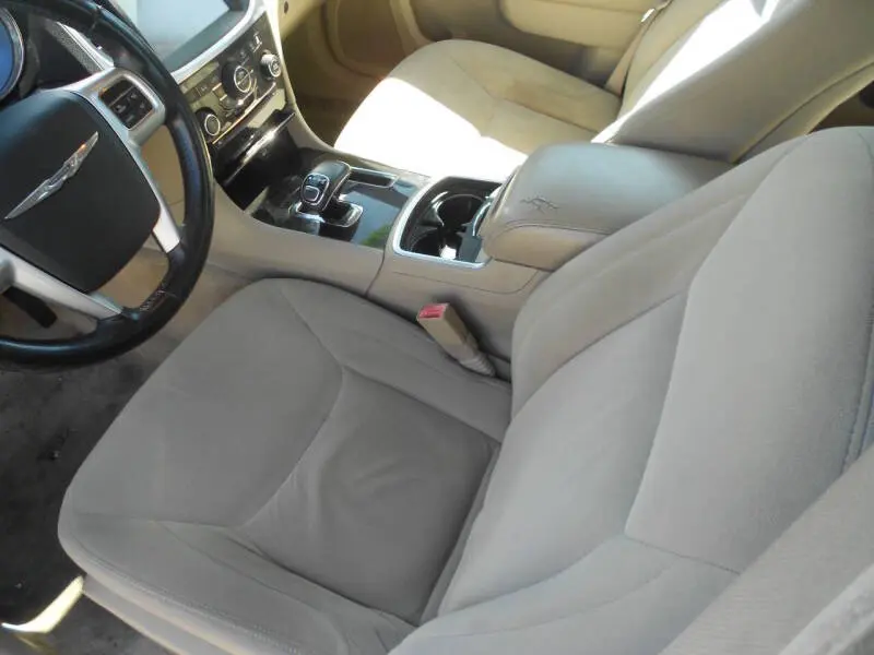 2012 Chrysler 300 Base photo 5