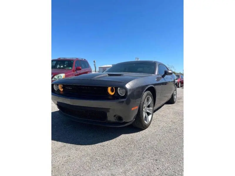 2016 Dodge Challenger SXT photo 3