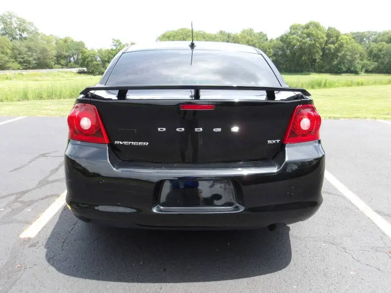 2013 Dodge Avenger SXT photo 4