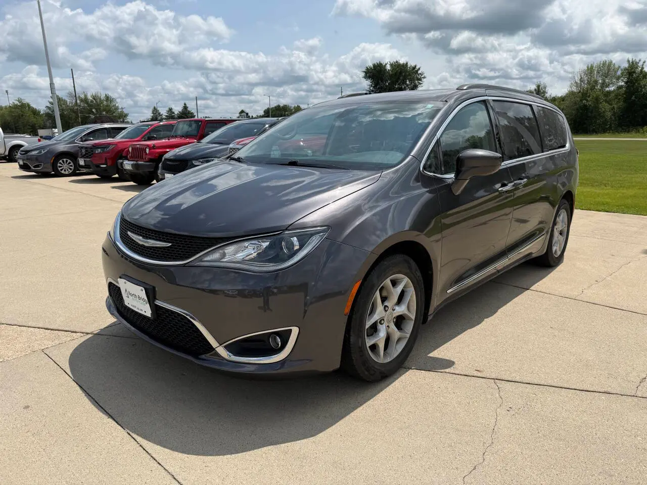 2017 Chrysler Pacifica Touring-L photo 3