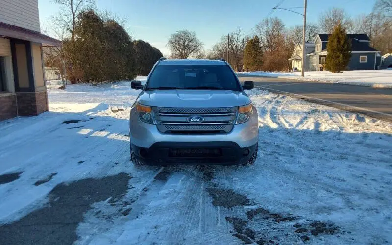 2013 Ford Explorer Base photo 3