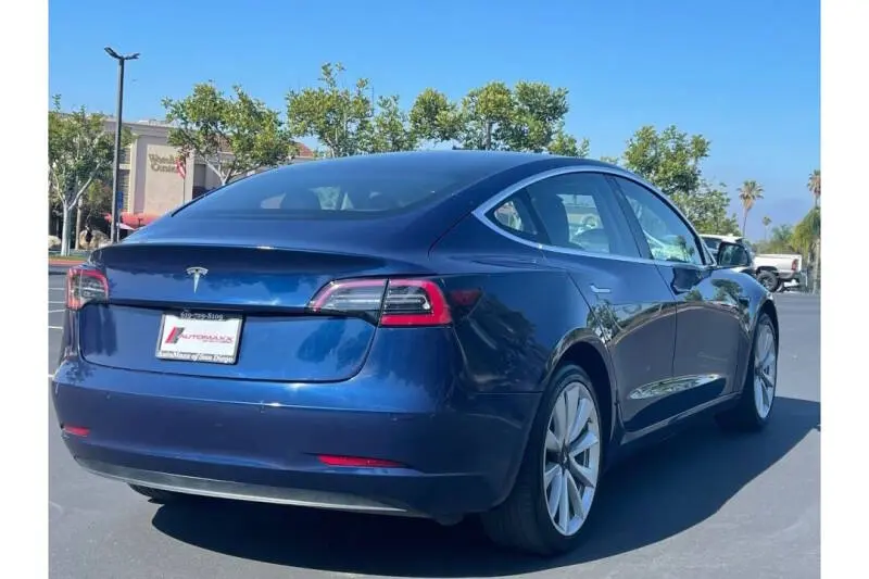 2018 Tesla Model 3 undefined photo 3