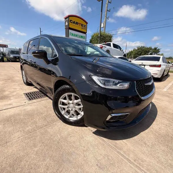 2025 Chrysler Pacifica Select photo 3