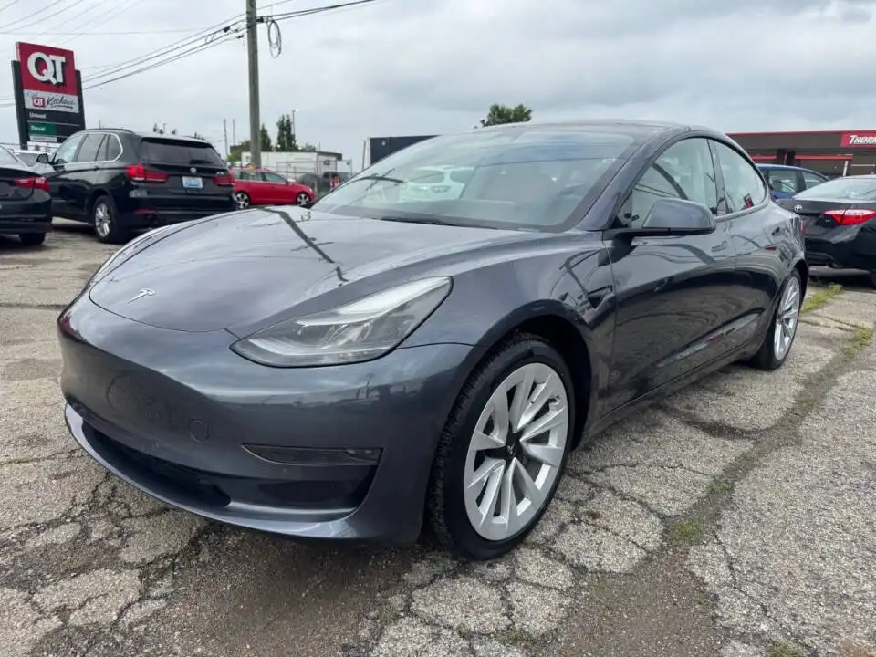 2022 Tesla Model 3 Standard Range Plus's photo