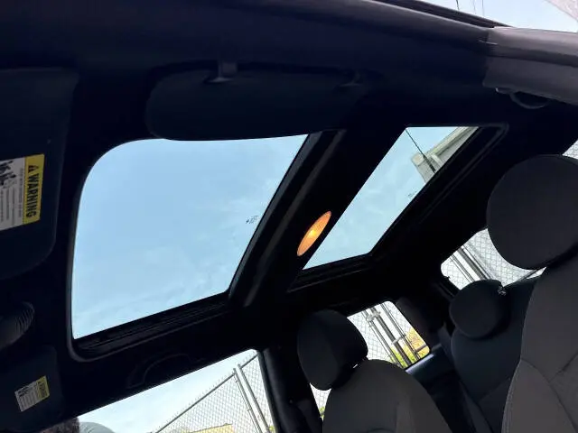 2010 MINI Cooper S photo 3