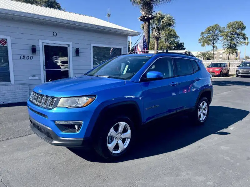 2017 Jeep Compass Latitude 4X4 photo 1