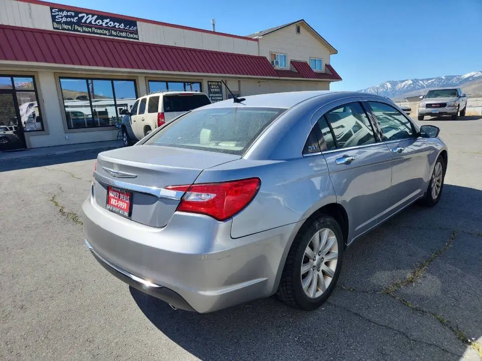 2013 Chrysler 200 Limited photo 4