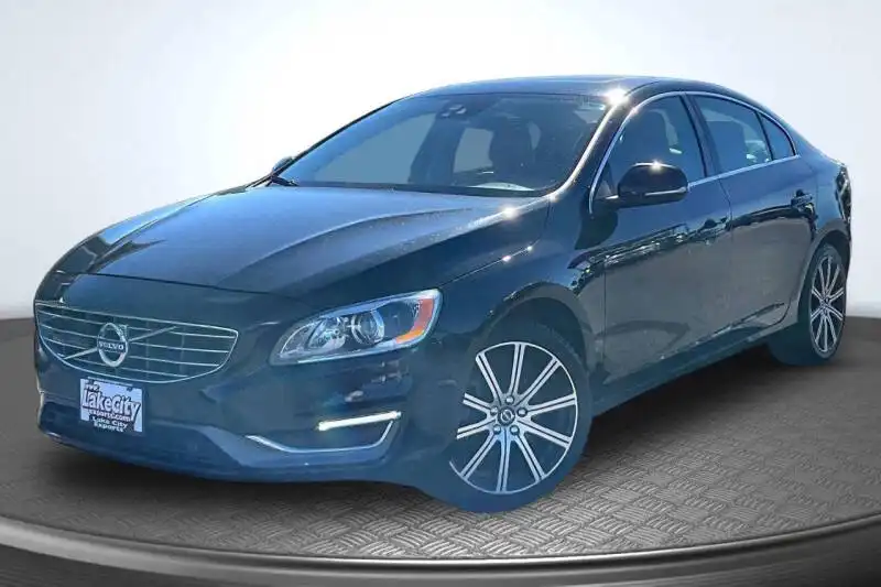 2016 Volvo S60 T5 AWD Inscription Platinum's photo