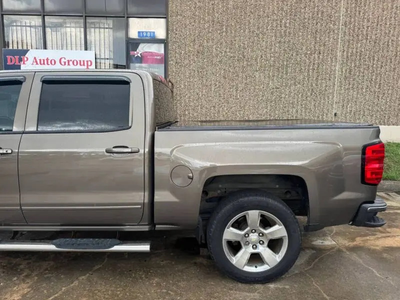 2015 Chevrolet Silverado 1500 LT Crew Cab Short Box photo 3