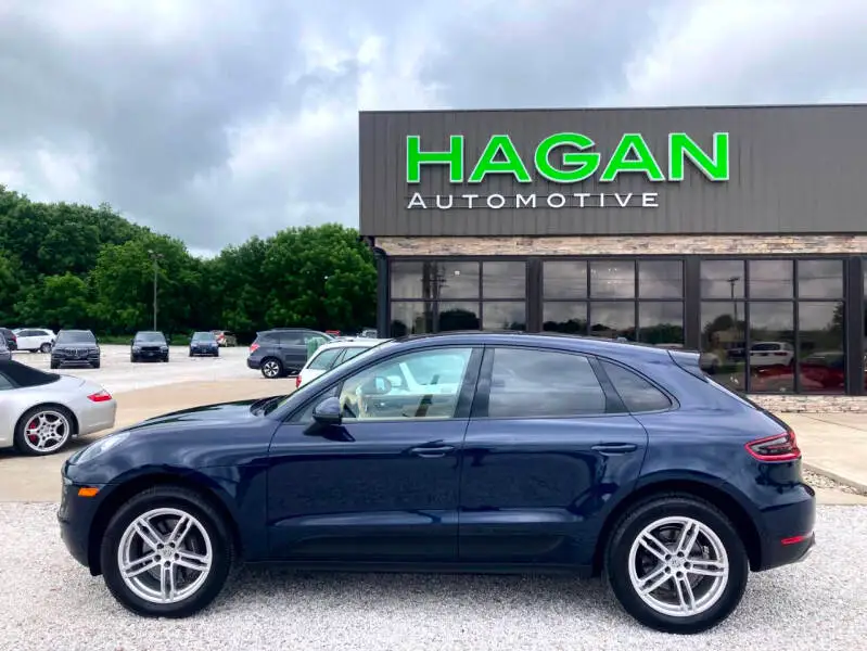 2017 Porsche Macan Base photo 1