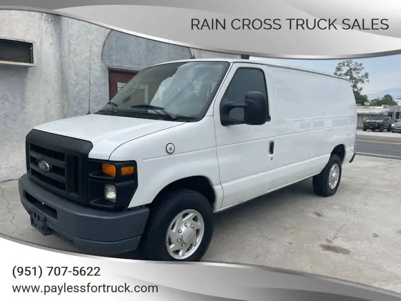 2010 Ford E-Series E-250 Van photo 1